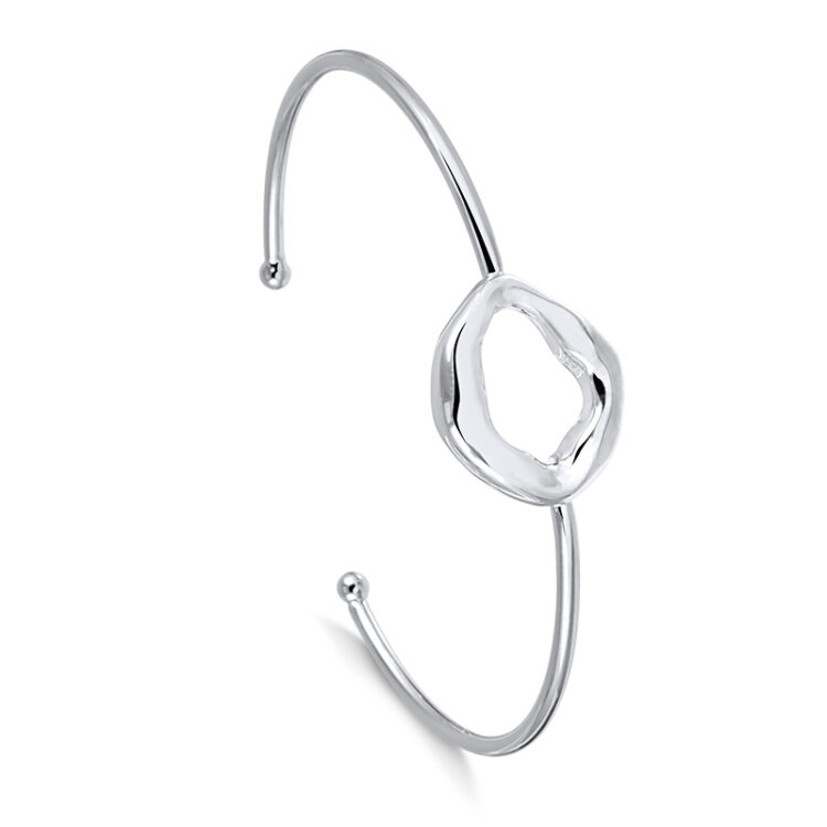 Bracelete aberto com forma organica.
