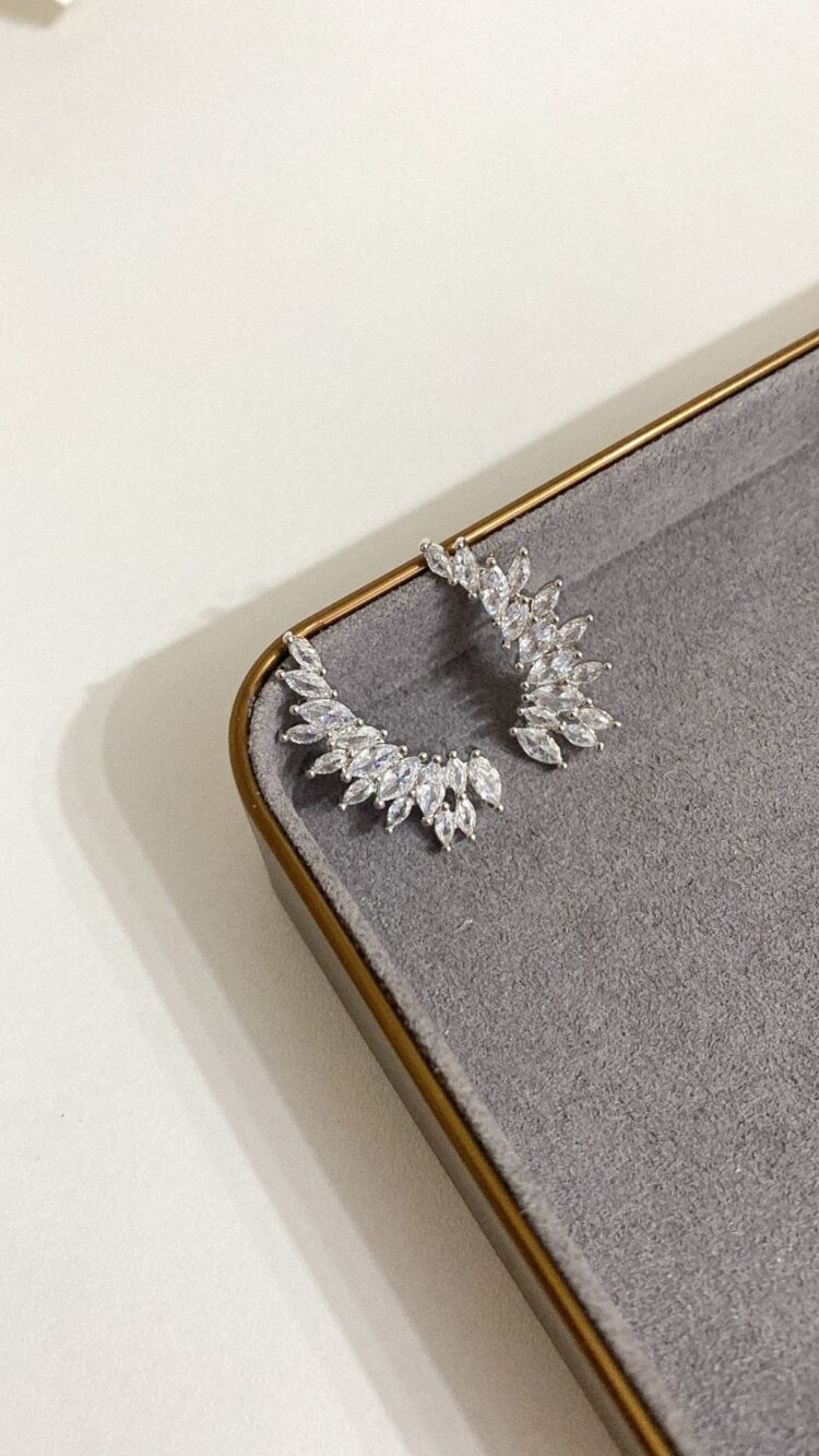 BRINCO EAR CUFF NAVETES RODIO BRANCO