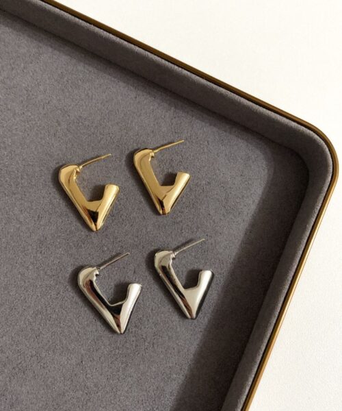 BRINCO ARGOLA TRIANGULAR RODIO BRANCO