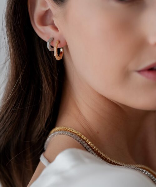 BRINCO ARGOLA SEXTAVADA INTEIRA CRAVEJADA DOURADO