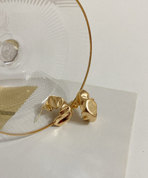 BRINCO ARGOLA LARGA AMASSADA DOURADO