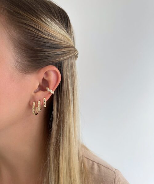 BRINCO ARGOLA OVAL COM ZIRCONIAS (P) DOURADO