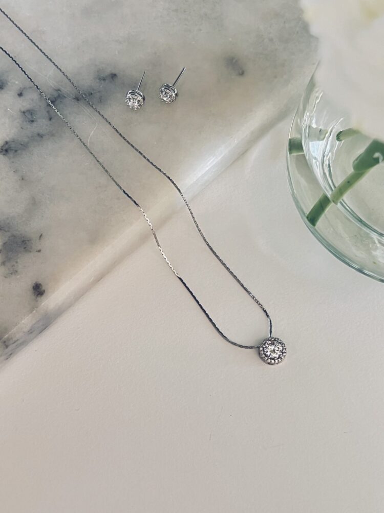 CONJUNTO PONTO DE LUZ REDONDO + CRAVAÇÃO RODIO BRANCO