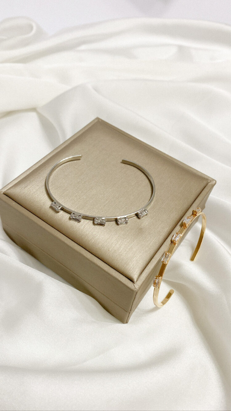 PULSEIRA BRACELETE FINO COM BAGUETES RODIO BRANCO