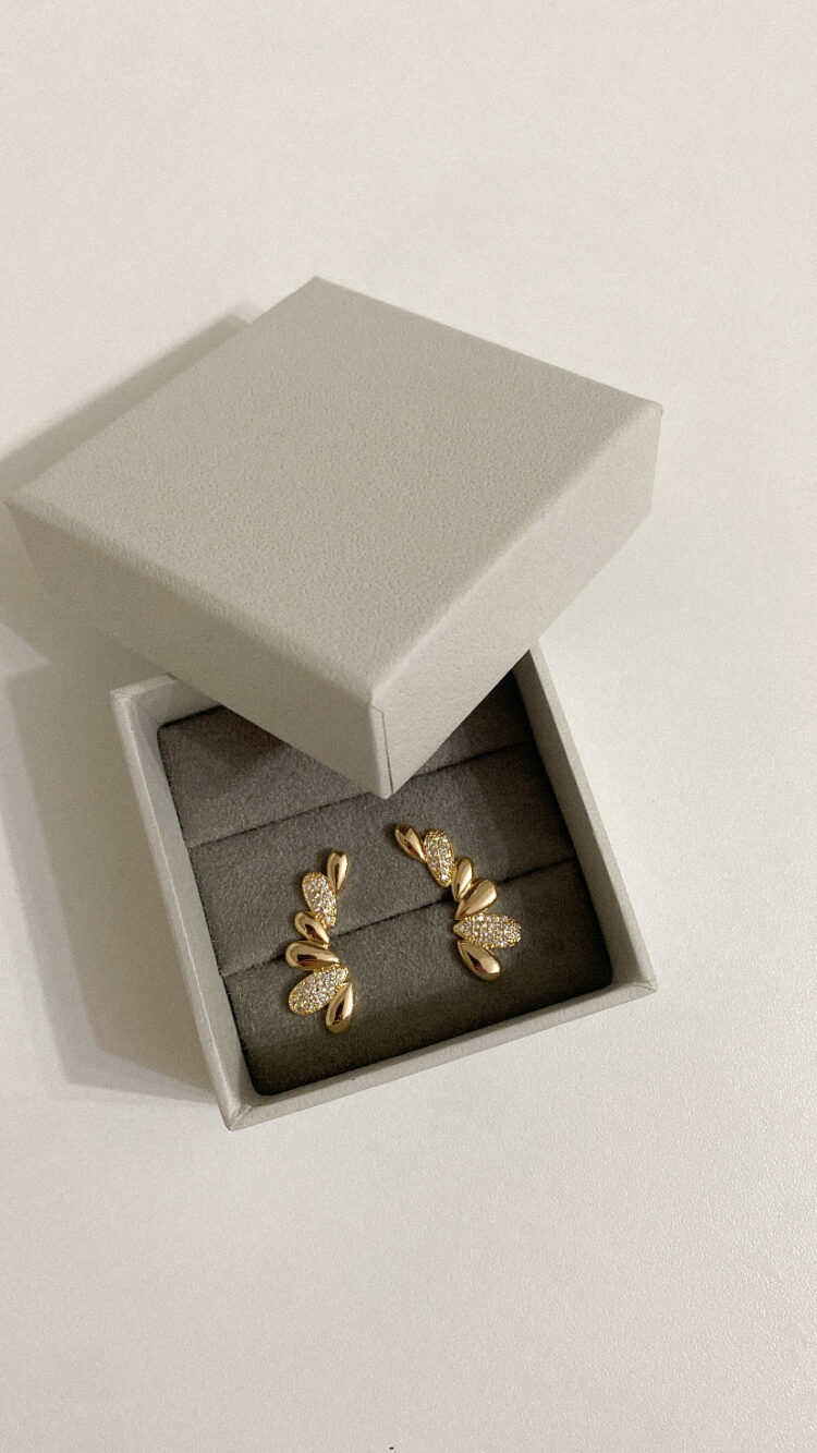 BRINCO EAR CUFF GOTINHAS LISAS E CRAVEJADAS DOURADO