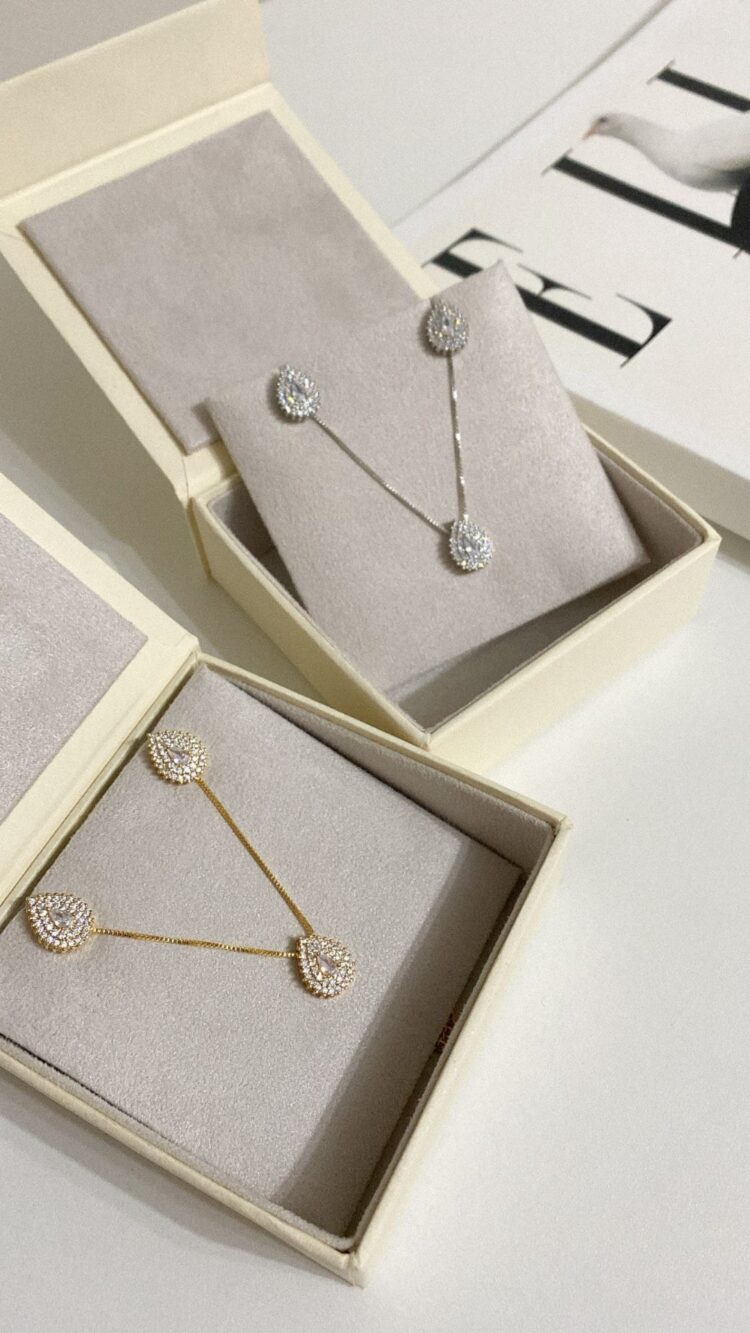 CONJUNTO GOTINHA COM CRAVAÇAO DUPLA DOURADO