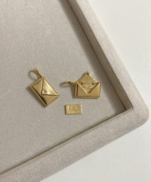 PINGENTE RELICARIO CARTA EU TE AMO DOURADO