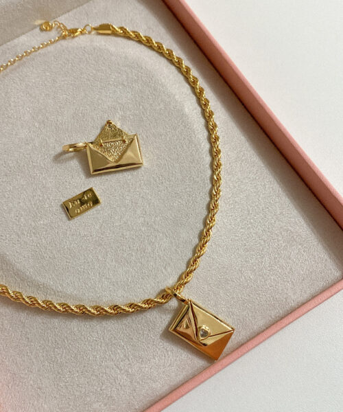 PINGENTE RELICARIO CARTA EU TE AMO DOURADO