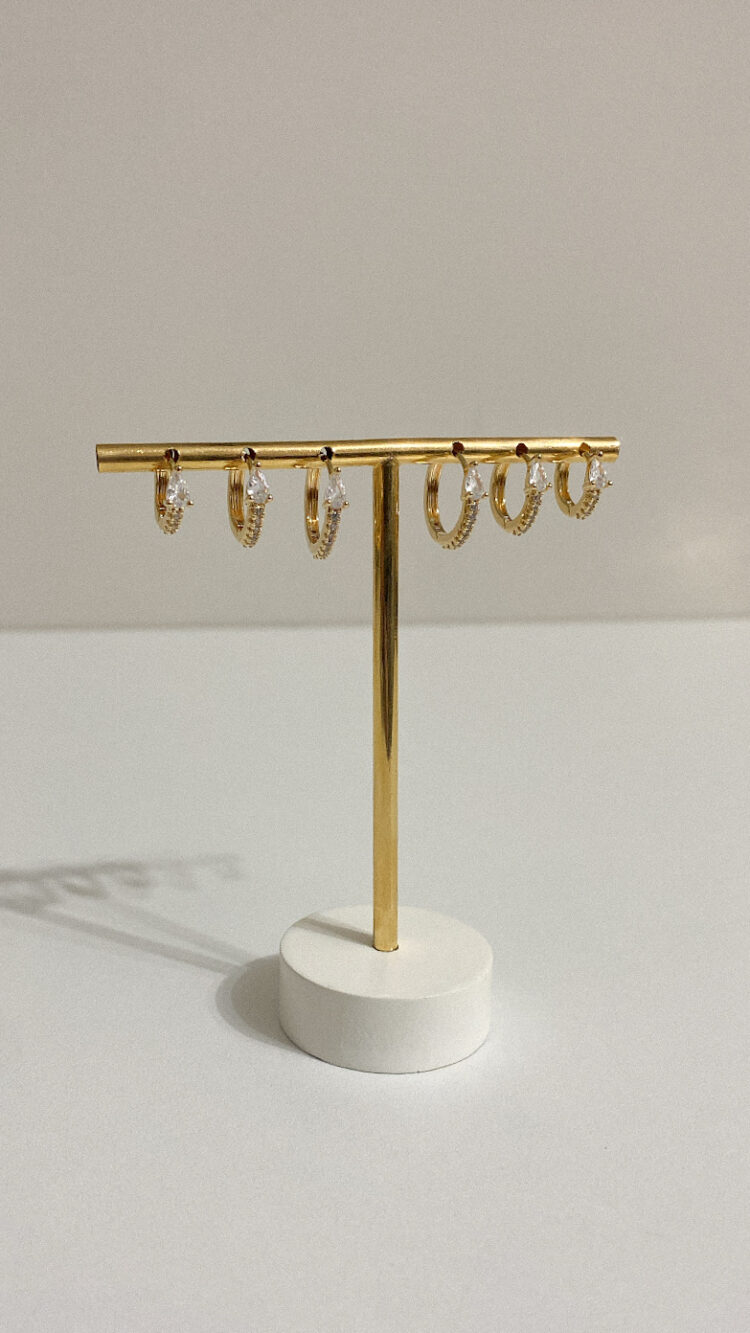 BRINCO ARGOLA CRAVEJADA COM GOTINHA (G) DOURADO