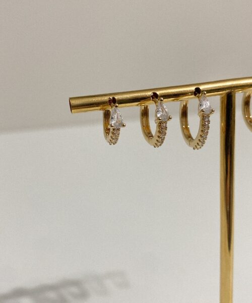 BRINCO ARGOLA CRAVEJADA COM GOTINHA (M) DOURADO